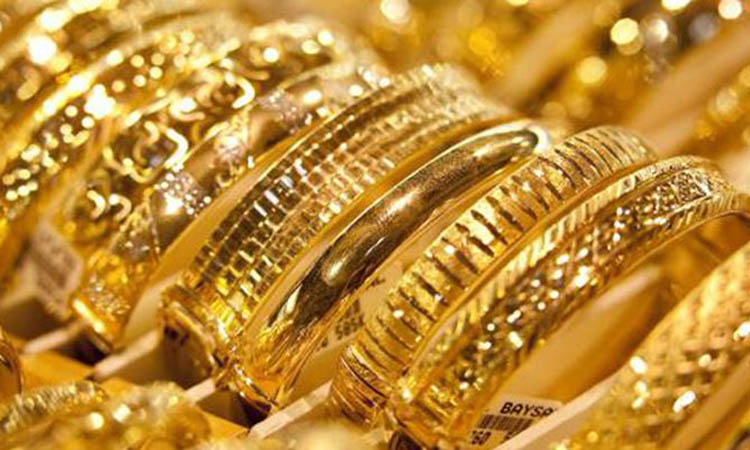 കോവിഡ്: സ്വർണപണിക്കാർ കൂട്ടത്തോടെ നാട്ടിലേക്ക്, സൂറത്തിൽ ജ്വല്ലറി ഉടമകൾ പ്രതിസന്ധിയിൽ